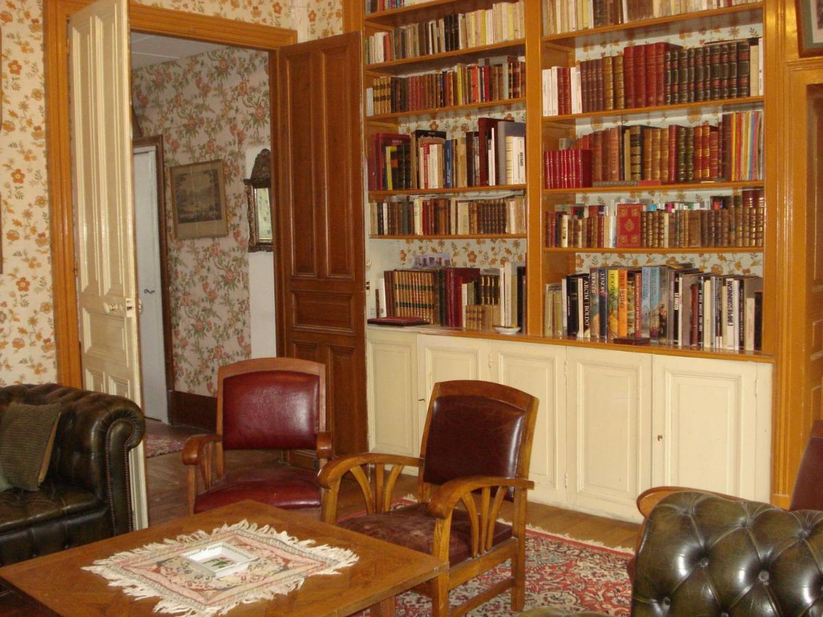 Le Chevalier D'Eon Bed & Breakfast Tonnerre Bagian luar foto